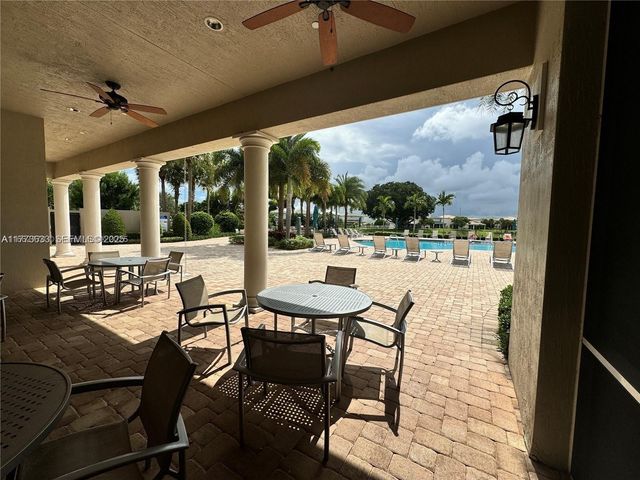 4330 Hillcrest Dr 304 304, Hollywood, FL 33021