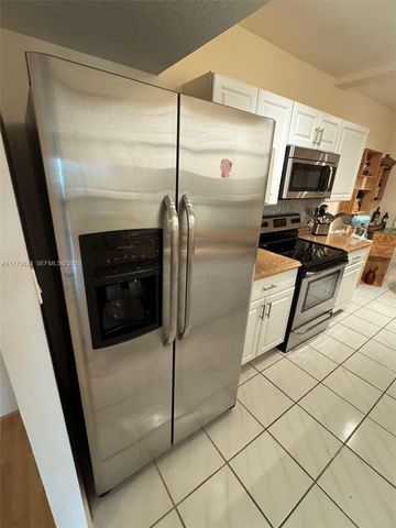 4330 Hillcrest Dr 304 304, Hollywood, FL 33021