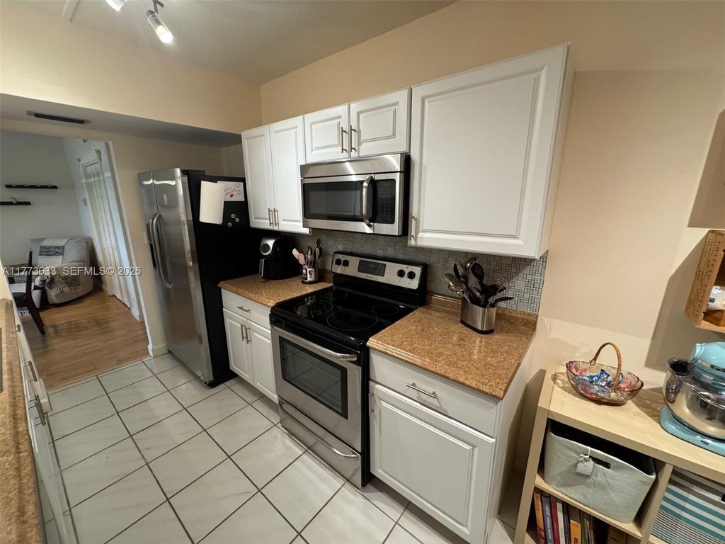 4330 Hillcrest Dr 304 304, Hollywood, FL 33021