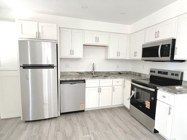 24 LYNN WAY 24, Madeira Beach, FL 33708