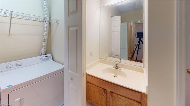 2428 Somerset Place Drive, Winston-salem, NC 27103