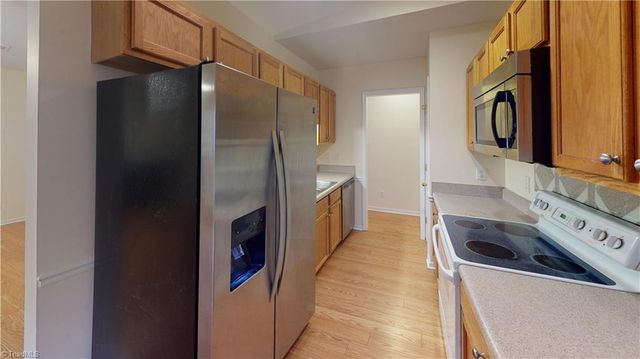2428 Somerset Place Drive, Winston-salem, NC 27103