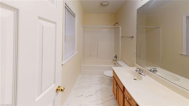 2428 Somerset Place Drive, Winston-salem, NC 27103
