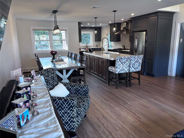 21 Nevin Terrace, Massapequa Park, NY 11762