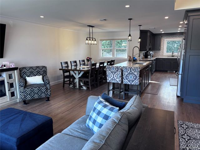 21 Nevin Terrace, Massapequa Park, NY 11762