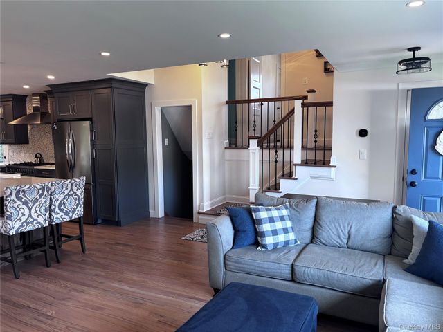 21 Nevin Terrace, Massapequa Park, NY 11762