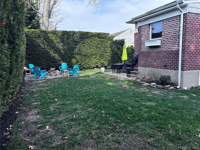 21 Nevin Terrace, Massapequa Park, NY 11762