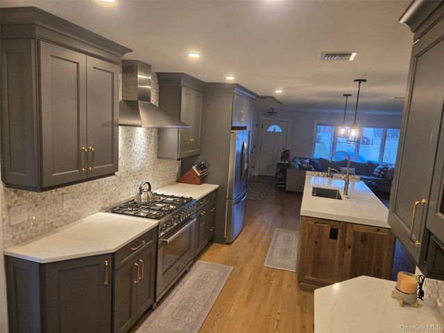 21 Nevin Terrace, Massapequa Park, NY 11762