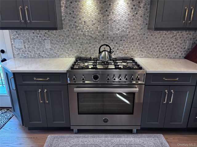 21 Nevin Terrace, Massapequa Park, NY 11762