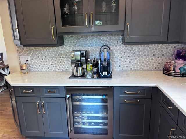 21 Nevin Terrace, Massapequa Park, NY 11762