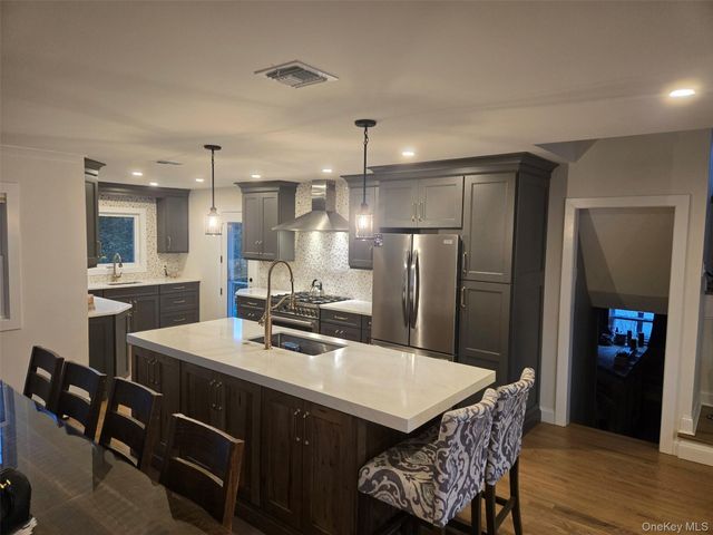 21 Nevin Terrace, Massapequa Park, NY 11762