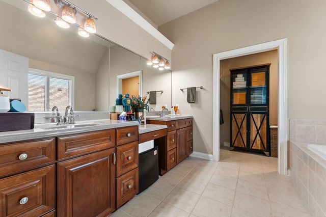 1127 Stonebridge Drive, Schererville, IN 46375