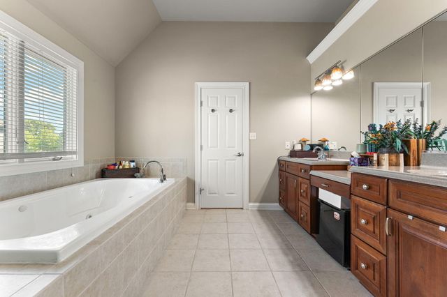 1127 Stonebridge Drive, Schererville, IN 46375