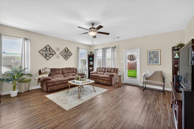 717 Lansman Trail, Denton, TX 76207