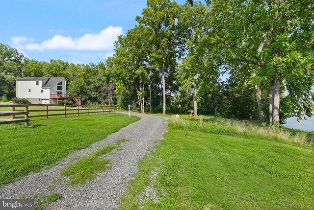 735 SUNSET VILLAGE RD, Front Royal, VA 22630