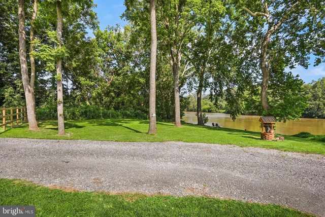 735 SUNSET VILLAGE RD, Front Royal, VA 22630