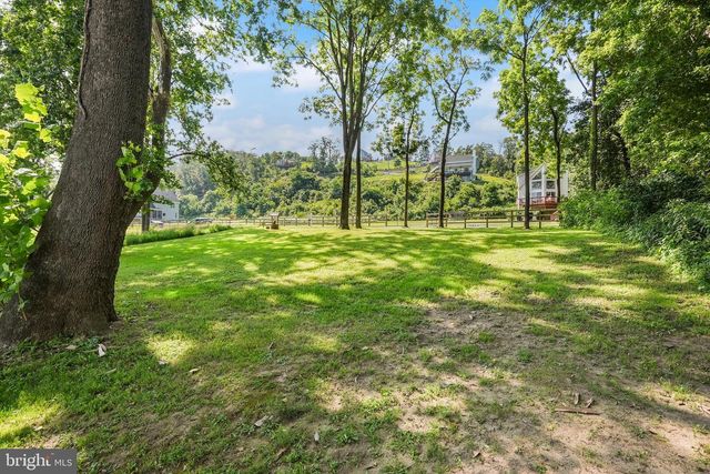 735 SUNSET VILLAGE RD, Front Royal, VA 22630