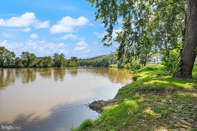 735 SUNSET VILLAGE RD, Front Royal, VA 22630