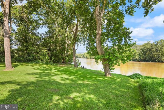 735 SUNSET VILLAGE RD, Front Royal, VA 22630
