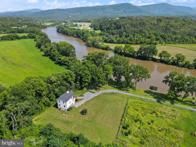 735 SUNSET VILLAGE RD, Front Royal, VA 22630