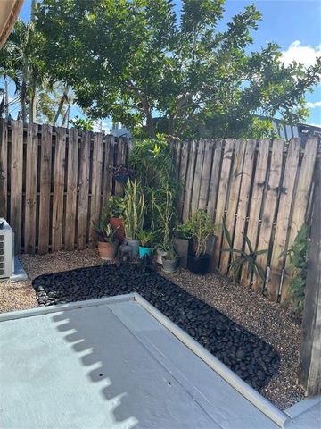 736 NE 13TH Court 17, Fort Lauderdale, FL 33304