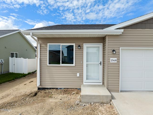 1568 47th Loop SE, Minot, ND 58701 property photo