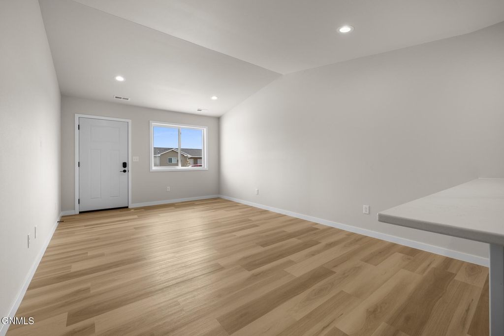 1568 47th Loop SE, Minot, ND 58701 photo 4