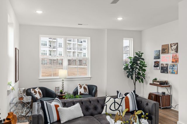 700 N DuPont Ave Unit 208, Madison, TN 37115