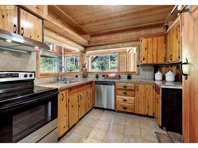 28080 S MOONRIDGE Rd, Colton, OR 97017
