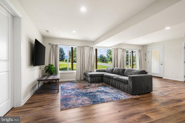 118 EVERGREEN CT, Bentonville, VA 22610