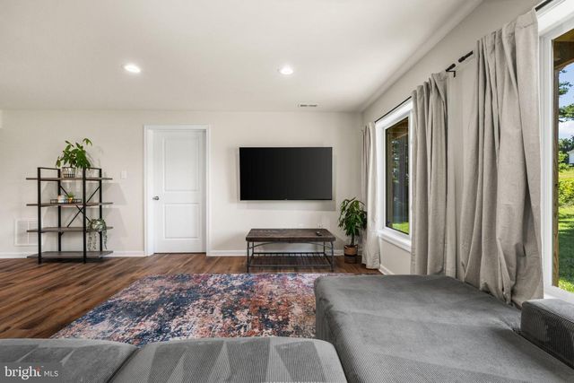 118 EVERGREEN CT, Bentonville, VA 22610