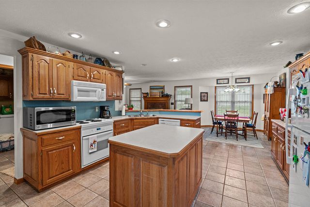3379 S Woodstock Avenue, Springfield, MO 65809
