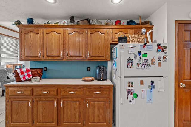 3379 S Woodstock Avenue, Springfield, MO 65809