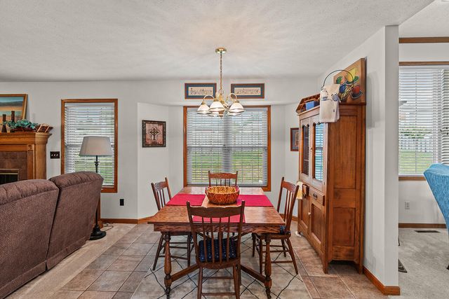 3379 S Woodstock Avenue, Springfield, MO 65809