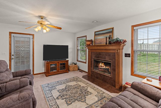 3379 S Woodstock Avenue, Springfield, MO 65809