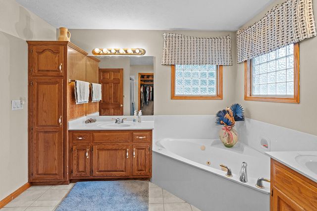 3379 S Woodstock Avenue, Springfield, MO 65809
