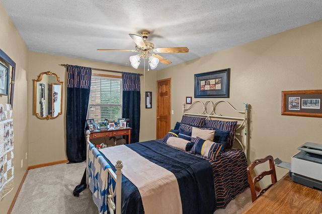 3379 S Woodstock Avenue, Springfield, MO 65809