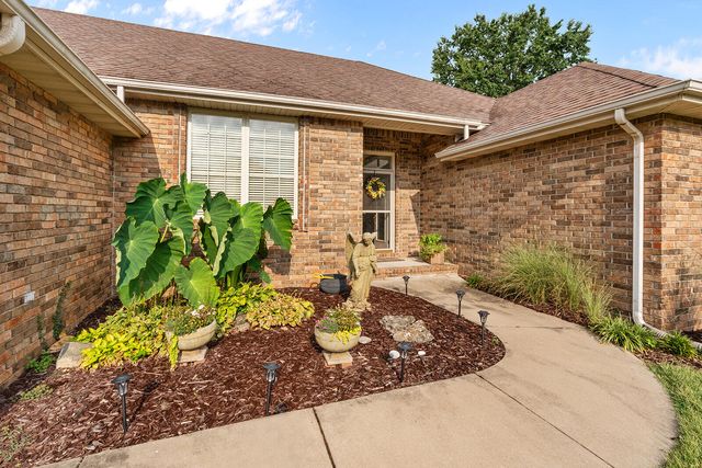 3379 S Woodstock Avenue, Springfield, MO 65809