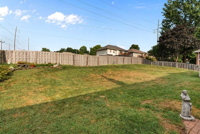 3379 S Woodstock Avenue, Springfield, MO 65809