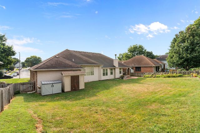3379 S Woodstock Avenue, Springfield, MO 65809