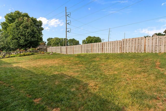 3379 S Woodstock Avenue, Springfield, MO 65809