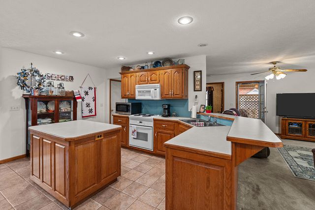 3379 S Woodstock Avenue, Springfield, MO 65809