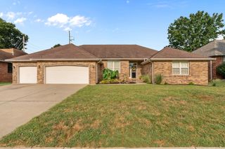 3379 S Woodstock Avenue, Springfield, MO 65809