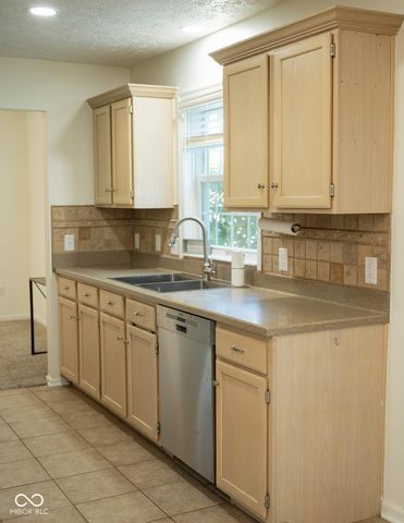 8898 Torrance Place, Fishers, IN 46038