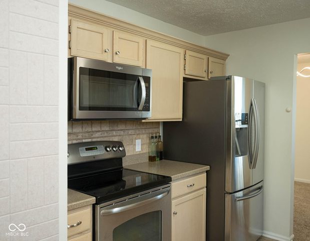 8898 Torrance Place, Fishers, IN 46038
