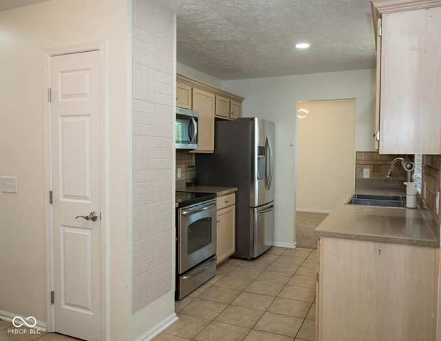 8898 Torrance Place, Fishers, IN 46038
