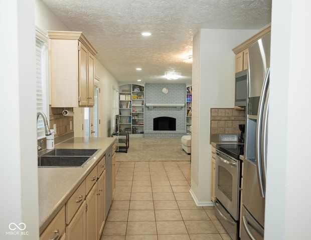 8898 Torrance Place, Fishers, IN 46038