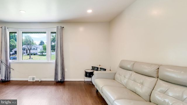 106 CEDARBROOK DR, Southampton, PA 18966
