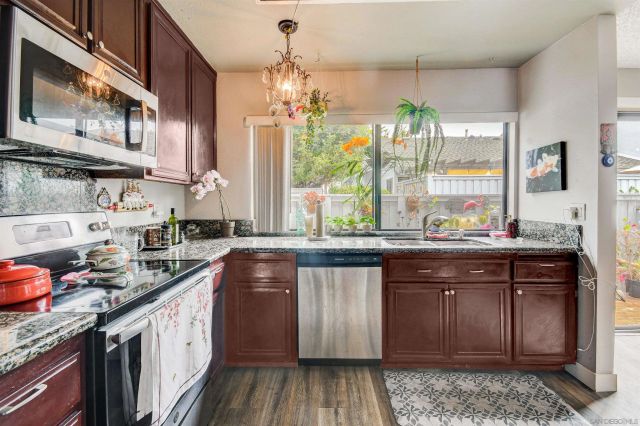 8087 Caminito Mallorca, La Jolla, CA 92037
