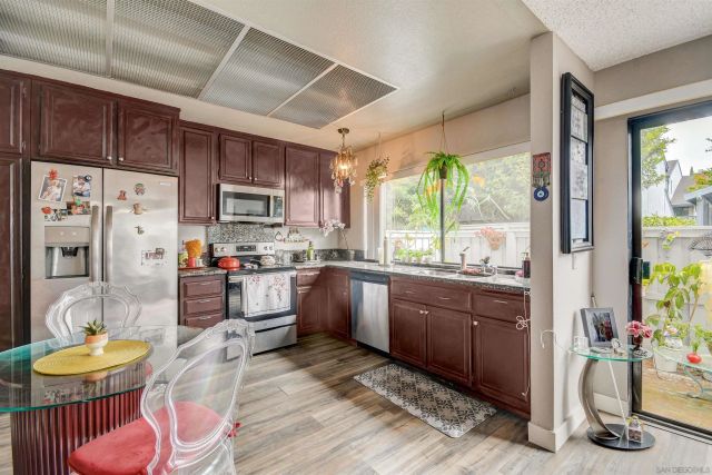 8087 Caminito Mallorca, La Jolla, CA 92037
